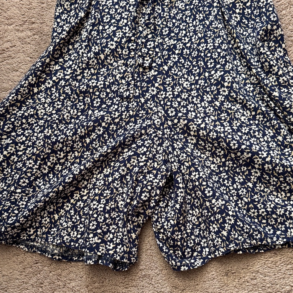 Vintage Westport Ltd. Floral Fit & Flowy Romper.. Blue & White Floral. Size M - Picture 12 of 16